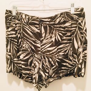 Banana Republic Dark Green Palm Print Size6 Shorts